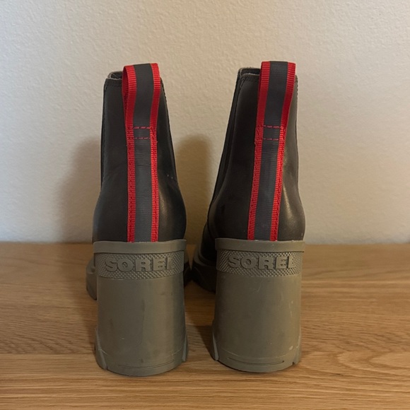 Like NEW! Waterproof Sorel Brex Heel Lug Chelsea Boot in Olive Green, size 8.5 - Picture 4 of 4